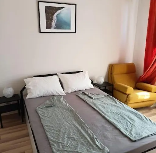 Welcome To Daisy Sunny Place!